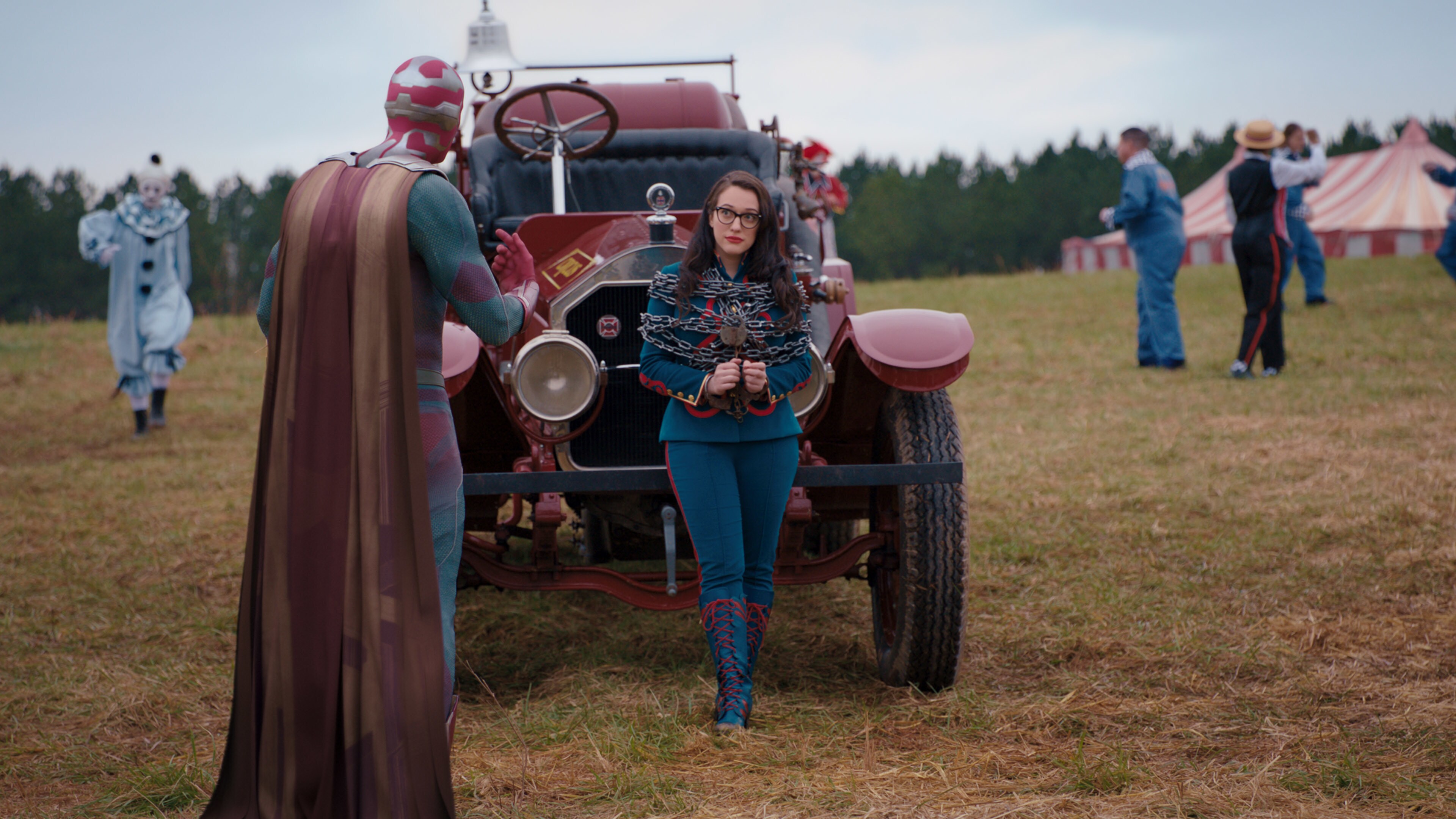 (L-R): Paul Bettany as Vision and Kat Dennings as Darcy Lewis in Marvel Studios' WANDAVISION exclusively on Disney+. Photo courtesy of Marvel Studios. ©Marvel Studios 2021. All Rights Reserved.