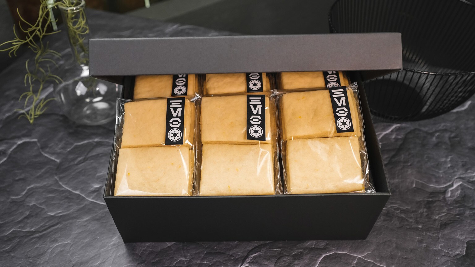 These Yellow Travel Biscuits Will Transport You to the Age of the Empire
